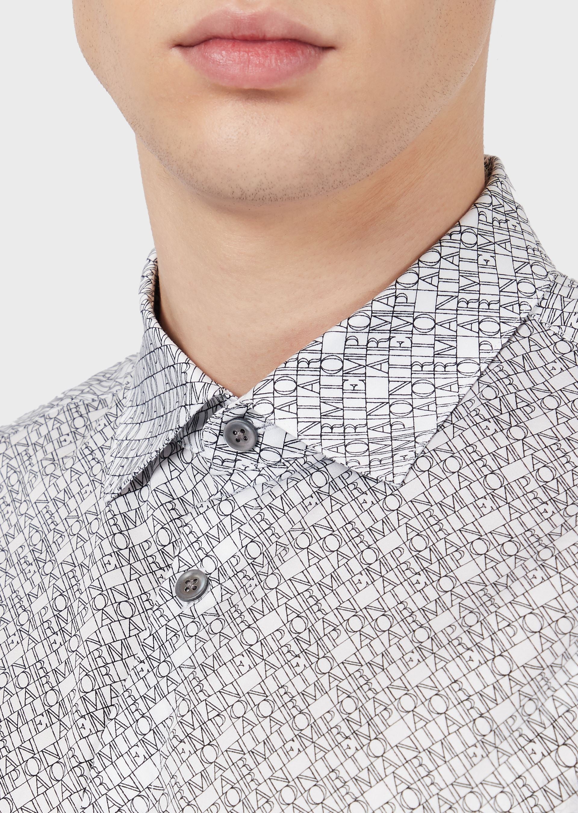 Camisa de cuello francés con estampado integral de microinscripción