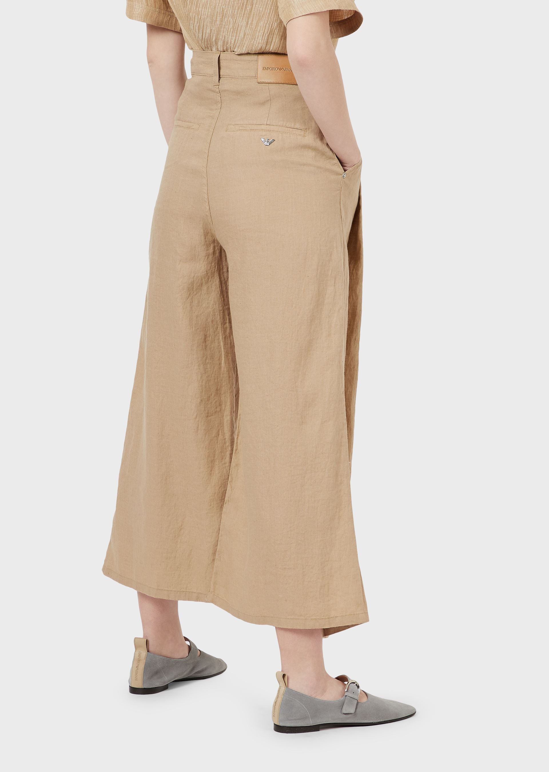 Pantalones cropped de corte ancho en lino