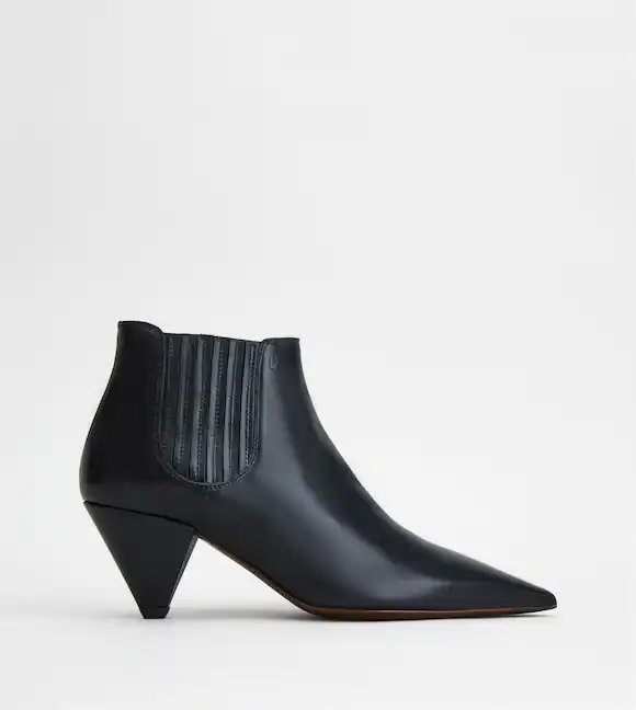 LEATHER ANKLE BOOT - BLACK