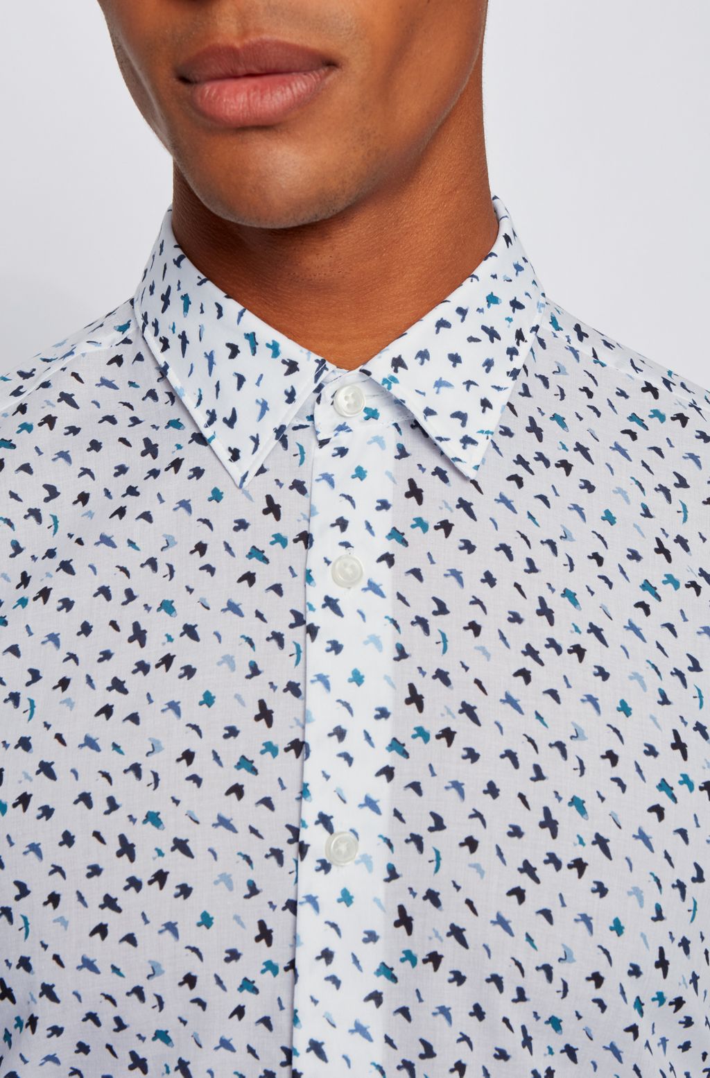 Slim fit shirt in Italian cotton poplin with bird print